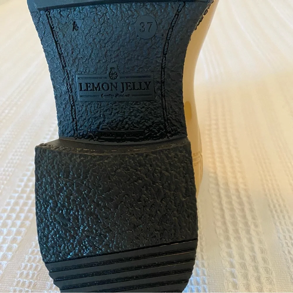 Chelsea Rain Boots LEMON JELLY Tan & Black NWOT size 7